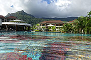 Savoy Seychelles Resort & Spa : 700 qm - der größte Swimmingpool auf den Inseln  (©Foto. Martin Schmitz)